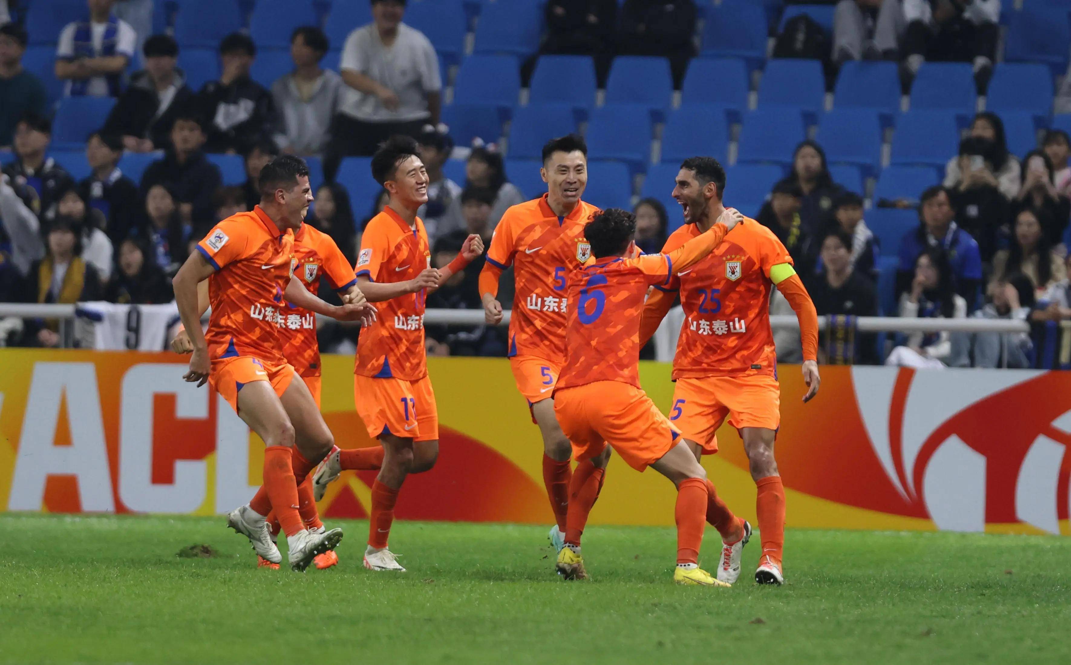 亚冠赛程吃紧,山东男篮今晨遗憾出局,信心回归,训练强度明显提升 亚冠赛程吃紧,山东男篮今晨遗憾出局,信心回归,训练强度明显提升