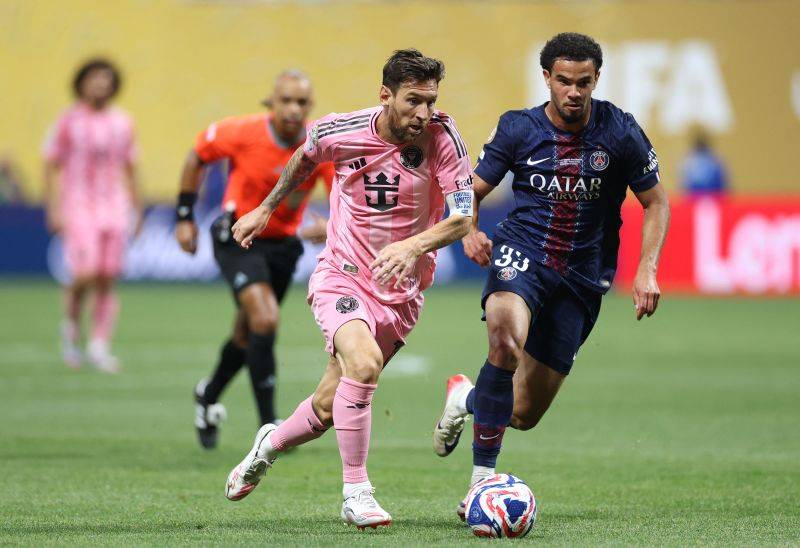 清晨足总杯焦点战；巴黎圣日耳曼刷新队史纪录；赛场秩序良好；年轻球员得到机会的简单介绍