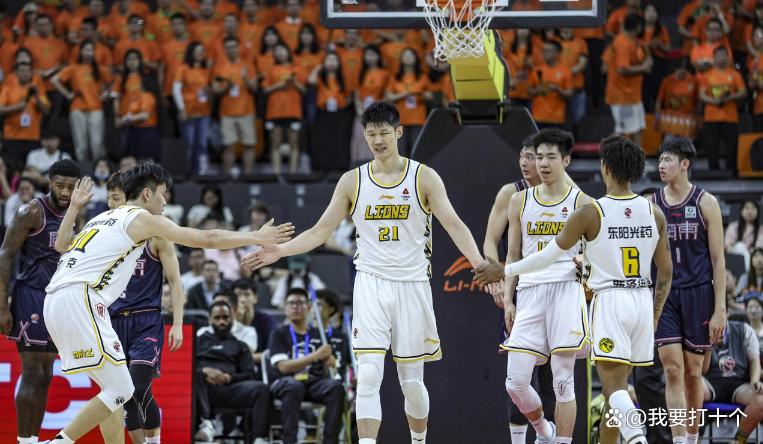 广厦男篮训练开放日,赛前复出首秀引欢呼,欧篮联在即,更衣室氛围转暖(莫兰特复出首秀) 广厦男篮训练开放日,赛前复出首秀引欢呼,欧篮联在即,更衣室氛围转暖(莫兰特复出首秀)