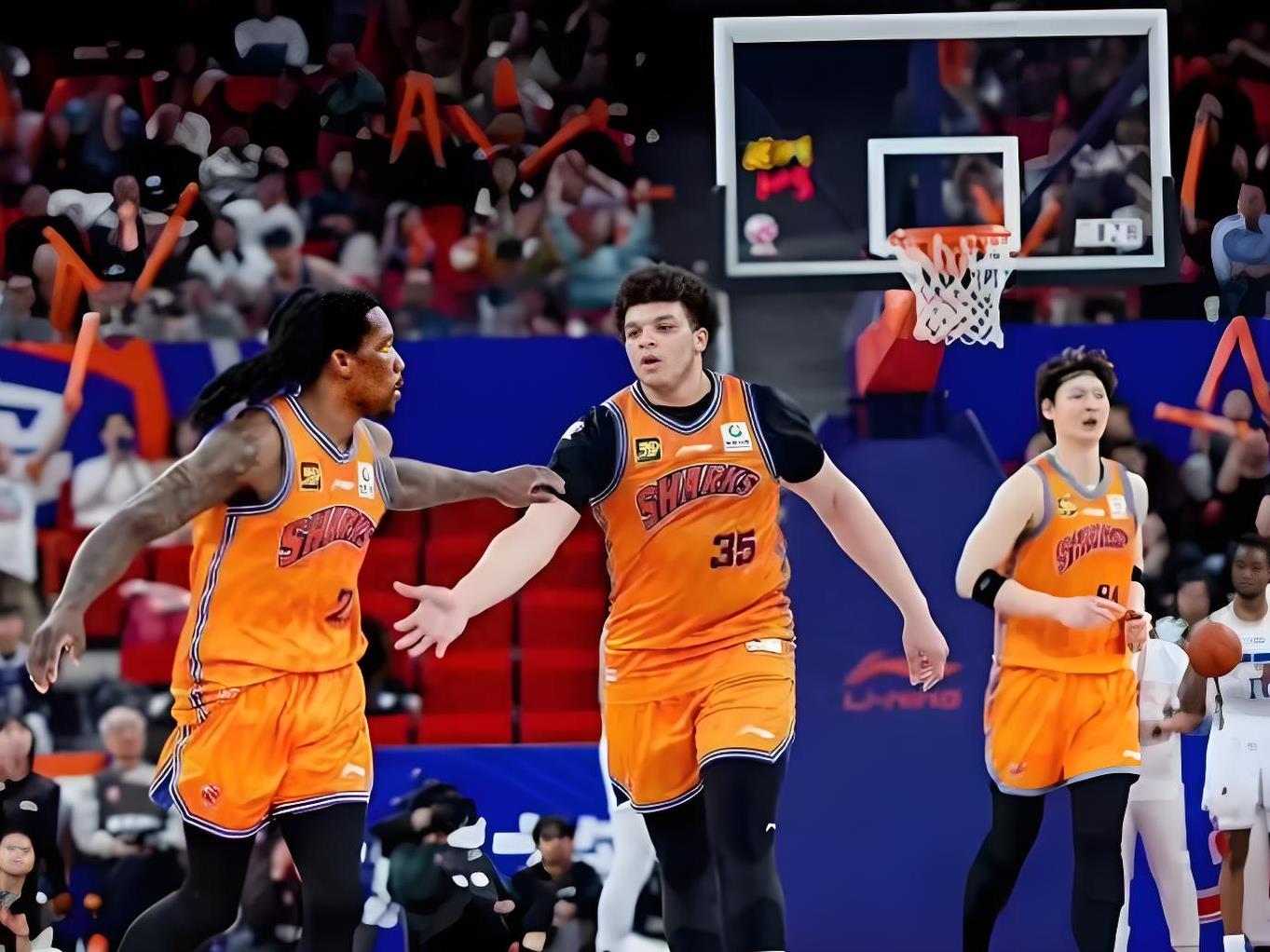 广厦男篮训练开放日,赛前复出首秀引欢呼,欧篮联在即,更衣室氛围转暖(莫兰特复出首秀) 广厦男篮训练开放日,赛前复出首秀引欢呼,欧篮联在即,更衣室氛围转暖(莫兰特复出首秀)