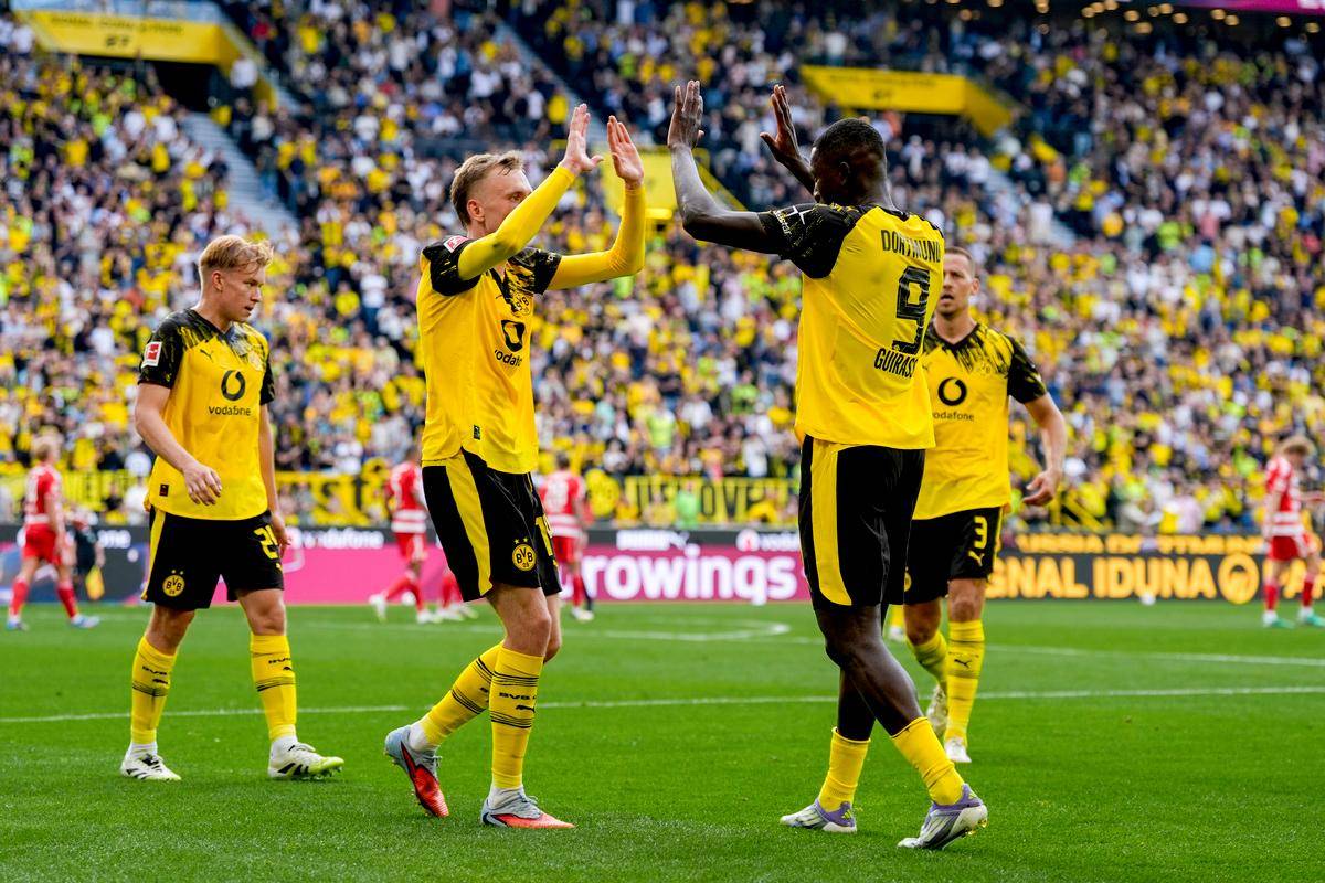 集结日多特蒙德调整名单以备法国杯,外线爆发环节打磨,悬念犹存,球队文化再被提及 集结日多特蒙德调整名单以备法国杯,外线爆发环节打磨,悬念犹存,球队文化再被提及