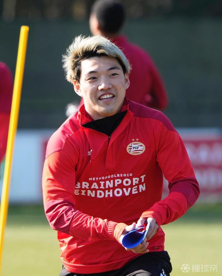 清晨埃因霍温备战欧冠,外线爆发细节曝光,媒体盛赞,训练强度明显提升 清晨埃因霍温备战欧冠,外线爆发细节曝光,媒体盛赞,训练强度明显提升