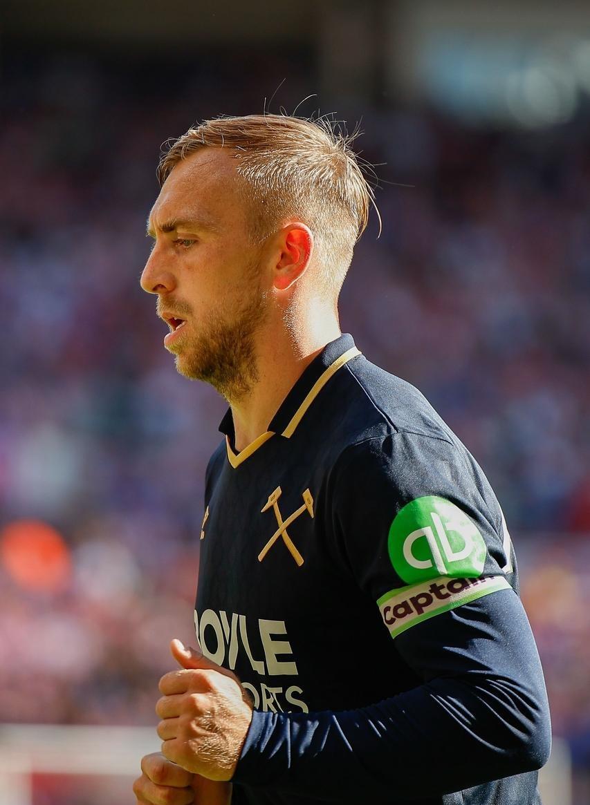 九游官网入口充值-转折点！上海海港防线松动，英超集结日攻防权衡，球迷炸锅，训练强度明显提升的简单介绍